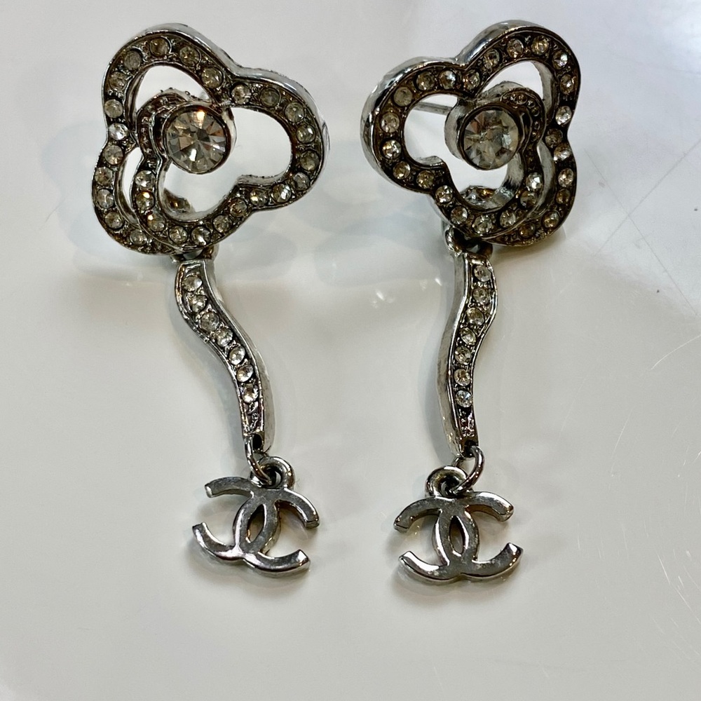 Chic fashion jewelry
